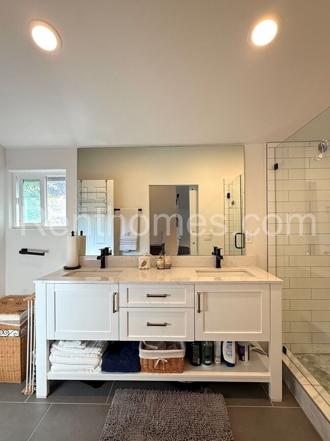 Building Photo - 10990 Red Rock Dr