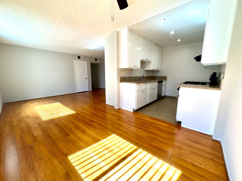 Building Photo - 430 E San Jose Ave