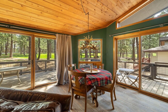 Building Photo - 2145 William Palmer