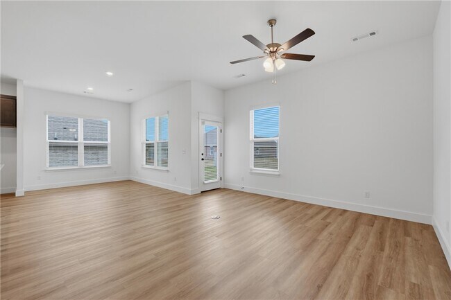 Building Photo - 5109 Vista Ave