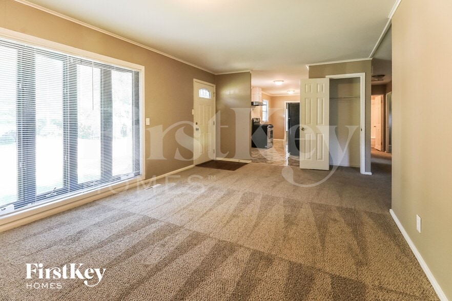 Building Photo - 67 Austin Ave