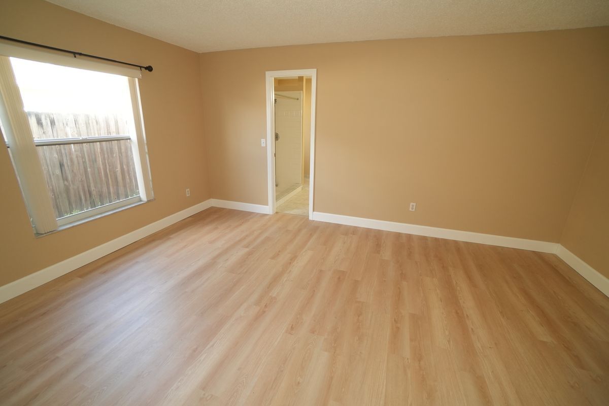 Building Photo - 205 Indian Point Cir