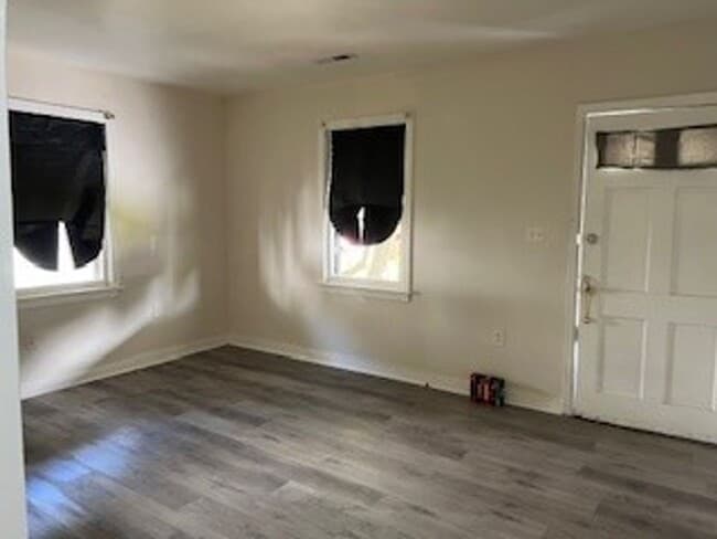 Interior Photo - 2602-2606 Monument Ave