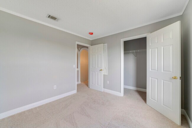 Building Photo - 3170 Santa Cruz Dr