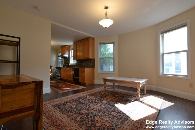 Building Photo - 7 Alcott St