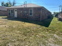 Building Photo - 1414 23rd Ave N