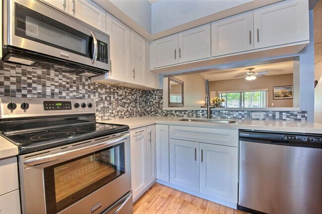 Building Photo - 154 SW 96th Terrace