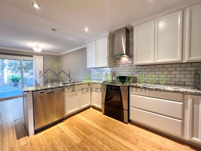 Building Photo - 201 Mariners Row