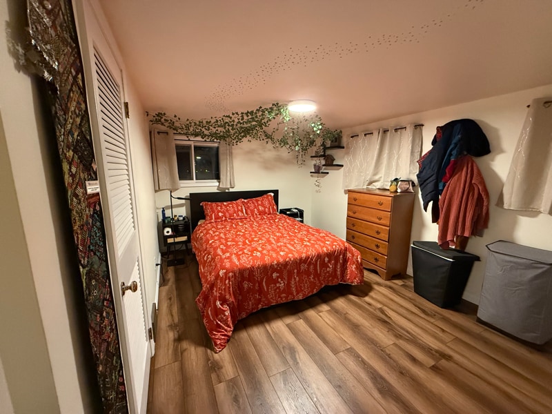 Building Photo - 688 Montrose Ave