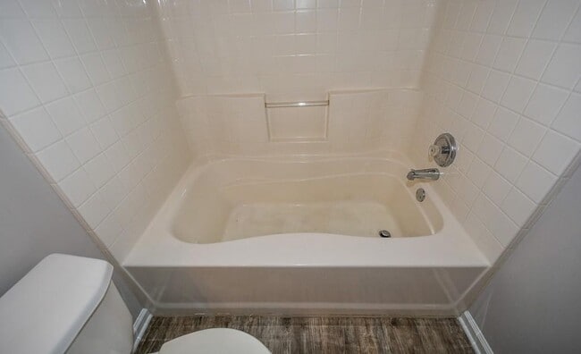 Building Photo - 612 Spanish Oak Dr