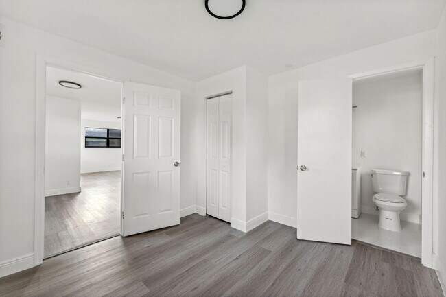 Building Photo - 230 SW 13th Ave