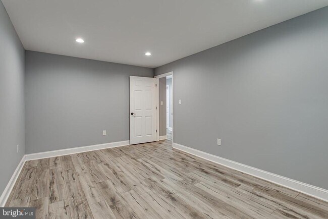 Building Photo - 43840 Bardmore Way