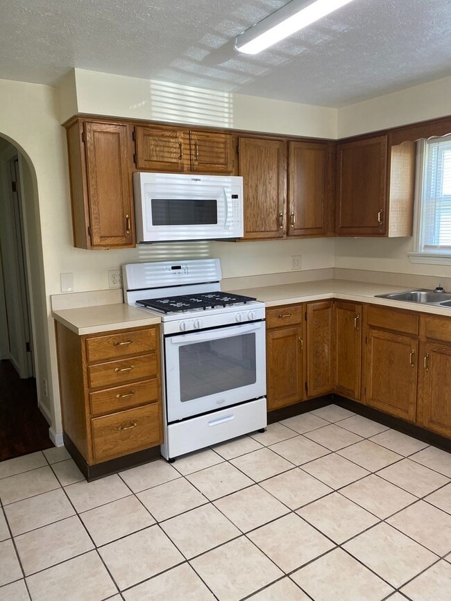 Building Photo - 422 Churchill Rd