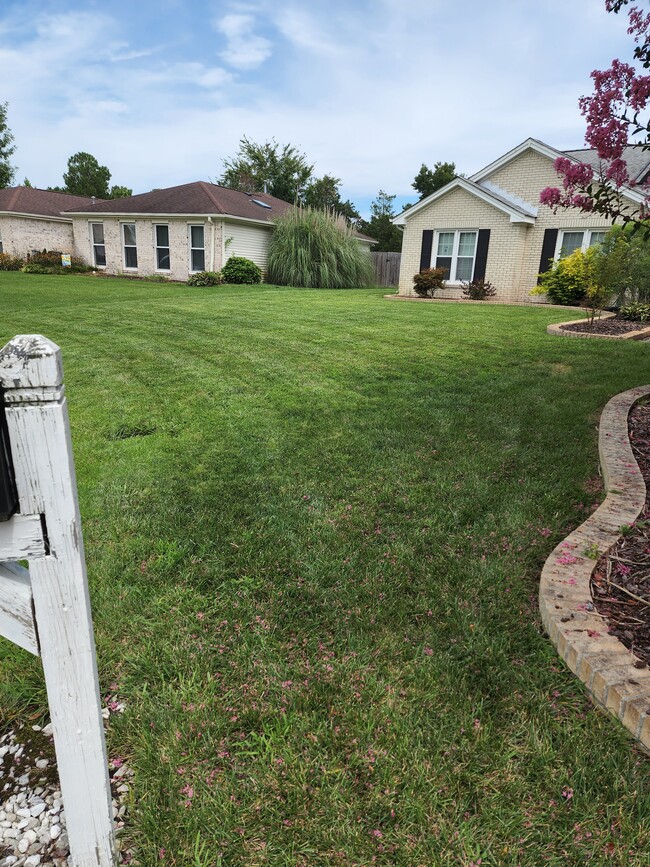 Building Photo - 2416 Hayloft Ln