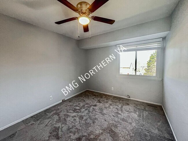 Building Photo - 2689 Glengyle Dr