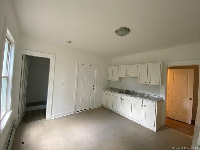 Building Photo - 222 Maplewood Ave