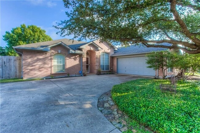 Building Photo - Spacious 3 Bed- 2 Bath in the Exclusive Private Riverwood Addition- SW Fort Worth- 76116