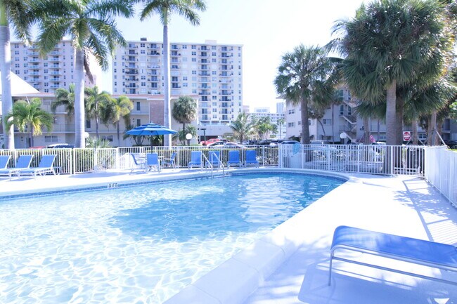 Building Photo - 440 Paradise Isle Blvd