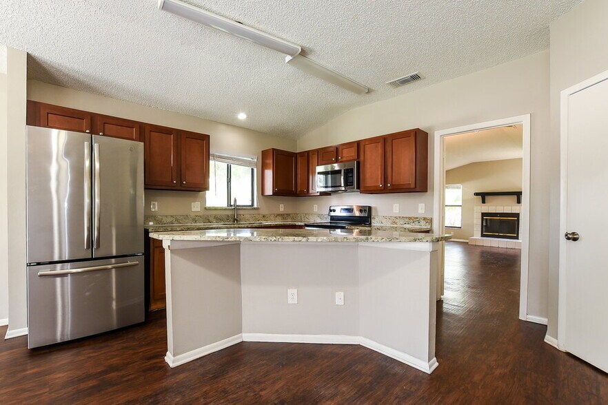 Building Photo - 534 S Sundance Dr