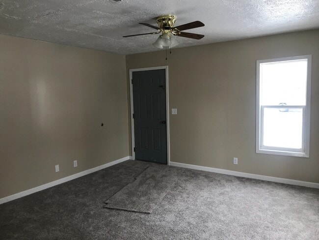 Building Photo - Recently Updated!