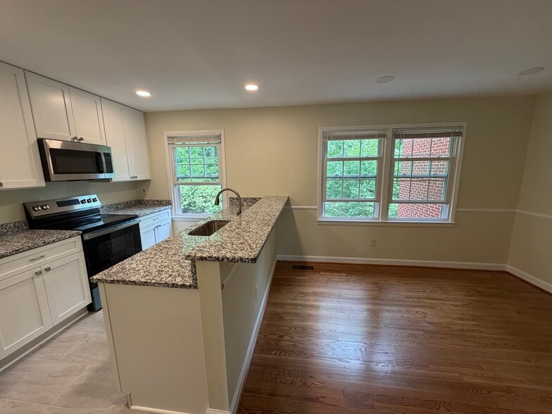 Building Photo - 3351 Contessa Ct