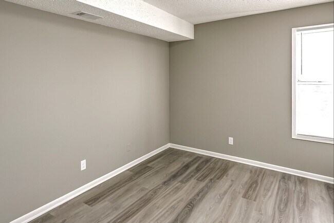 Building Photo - UPDATED 1-Bedroom Apartment at Gaslight Village!