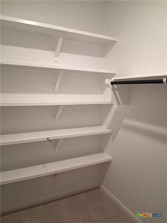 Building Photo - 253 Villars Dr