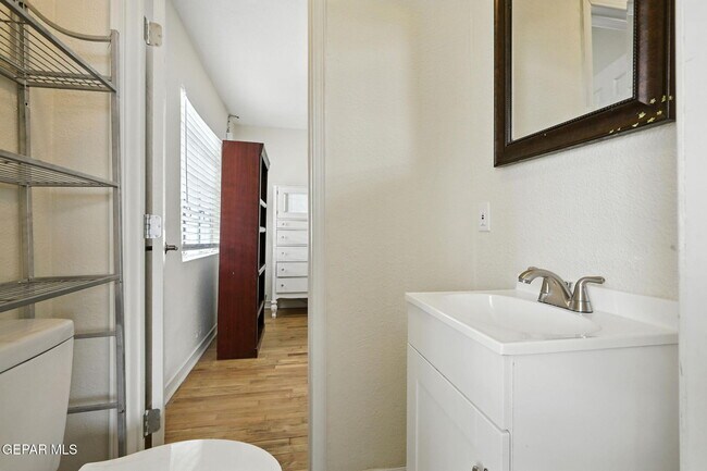 Building Photo - 4505 Pershing Dr