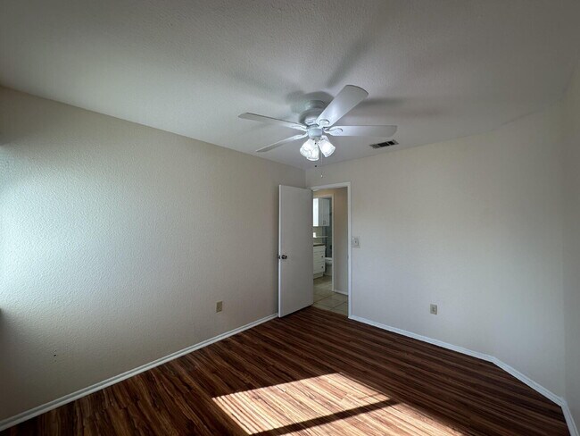 Building Photo - "Updated 3-Bed, 2-Bath home near Highland ...