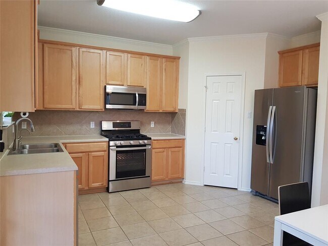 Building Photo - 16100 S Great Oaks Dr