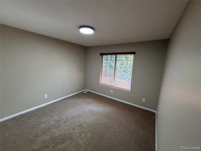 Building Photo - 27424 Rosewood Ct
