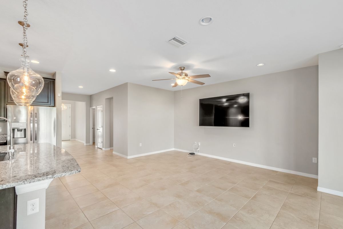 Building Photo - 6278 SW 46th Ave