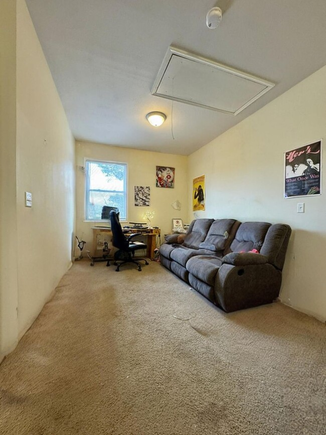 Building Photo - Spacious Three-Bedroom Townhome Convenient...