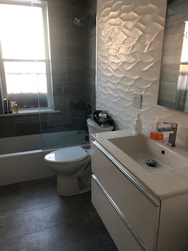 Building Photo - Beautiful 4 Bed 2 Bath in Brookline available 9/1