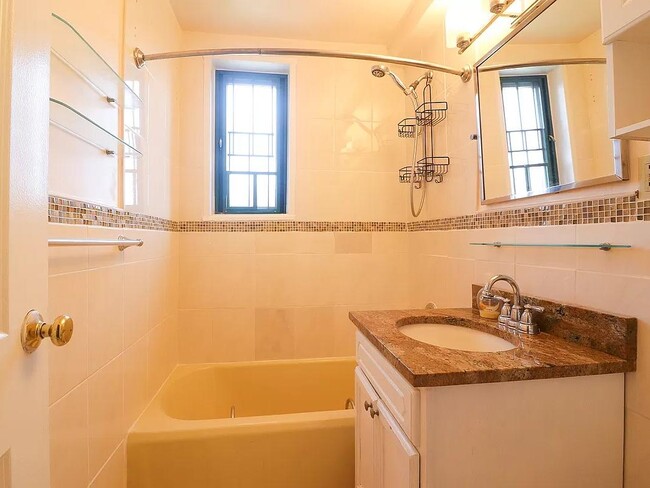 Building Photo - 5 Metropolitan Oval