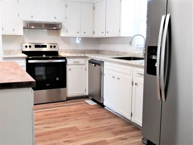 Building Photo - *5 Bedrooms & a Great Backyard!*  ~~~A_TRULY_FABULOUS_HOUSE~~~