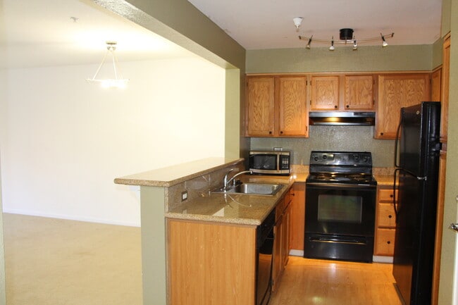 Primary Photo - 39206 Guardino Dr