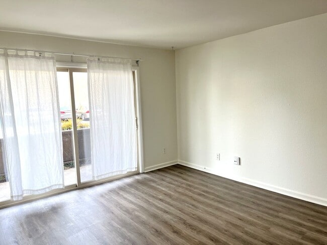 Building Photo - Mission Valley- Centrally Located Condo with AC, Private Patio and Parking.