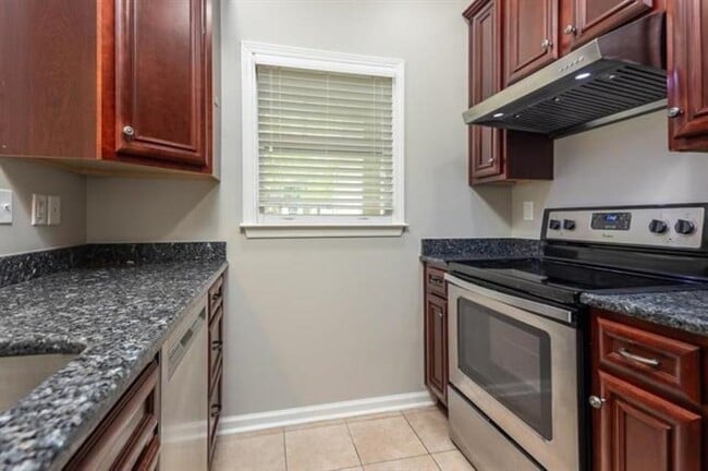 Building Photo - 100 Riverwalk Pl
