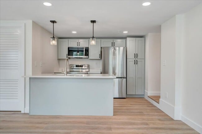 Building Photo - Newly Renovated 1BR & 2BR Apartments in Vinton - Premium Finishes!