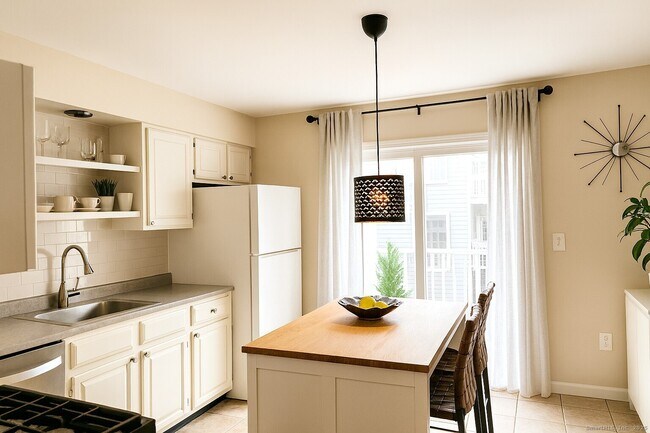 Building Photo - 48 Strawberry Hill Ave