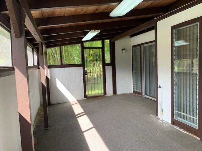 Building Photo - Hokuloa C - 3 bedroom, 3 bath townhouse w/...