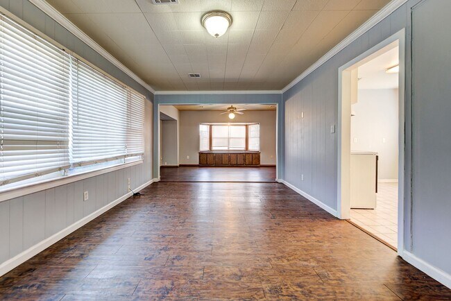 Building Photo - 2144 Pearson Dr