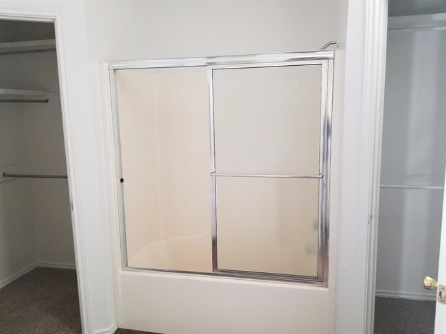 Building Photo - 1909 S Loop 289