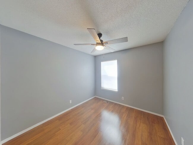 Building Photo - 804 N Longview Ct