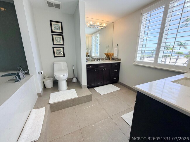 Building Photo - 1598 S Ocean Ln