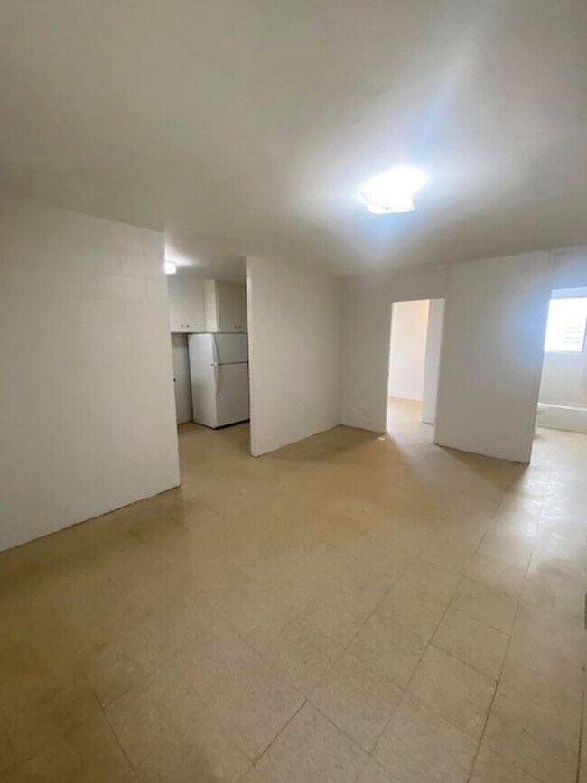 Building Photo - 3 Bedroom / 1 Bath at the Su Casa