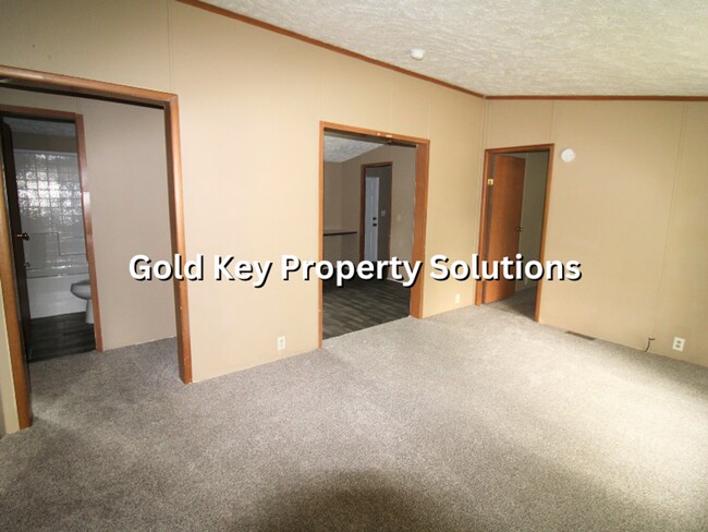 Building Photo - 3 BR 2 FULL BA House with Central Air (SECTION 8 APPROVED)