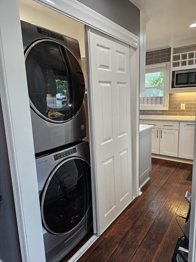 Building Photo - 4226 Embassy Dr