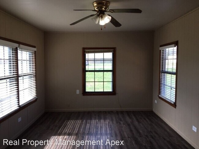 Building Photo - 3 br, 1 bath House - 706 S. Robinson Dr.